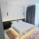 Vv Luxe *